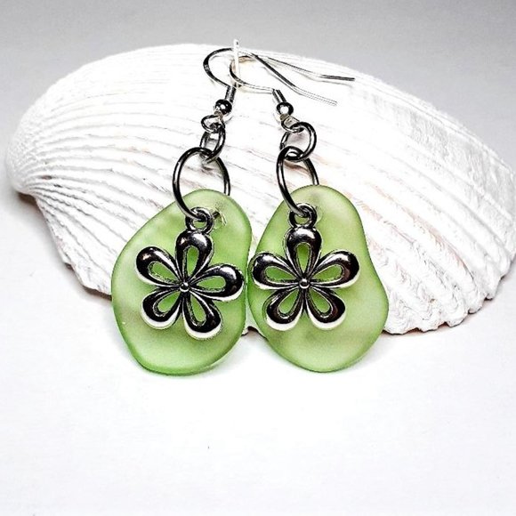 Light Green Sea Glass Daisy Earrings - Picture 1 of 4
